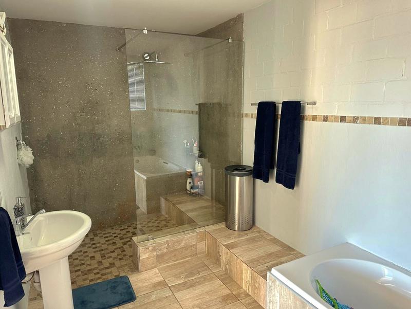 4 Bedroom Property for Sale in Da Gama Bay Western Cape